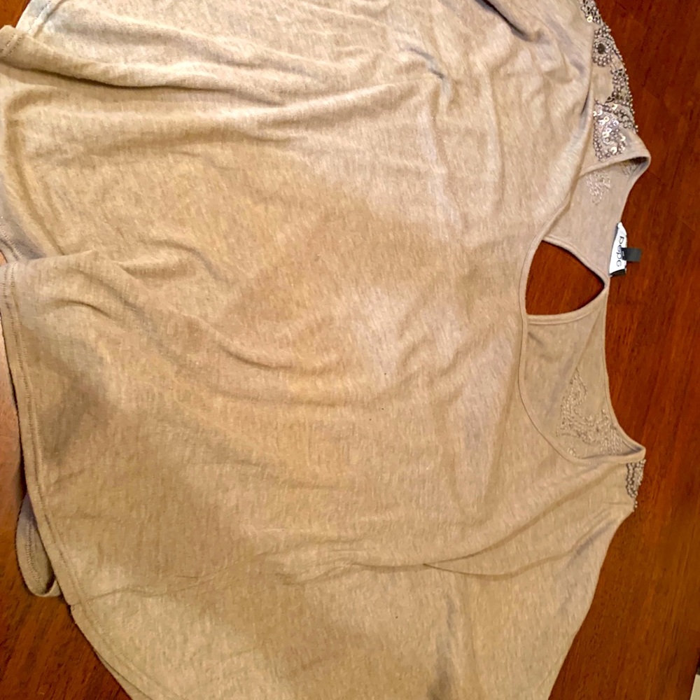 Beautiful short BEBE top with sleeve application S